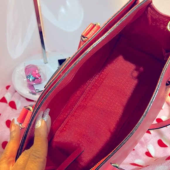 KateSpade Crossbody Satchel EUC with free #5 Necklace & Croc Keychain &  Stitch - Picture 7 of 11